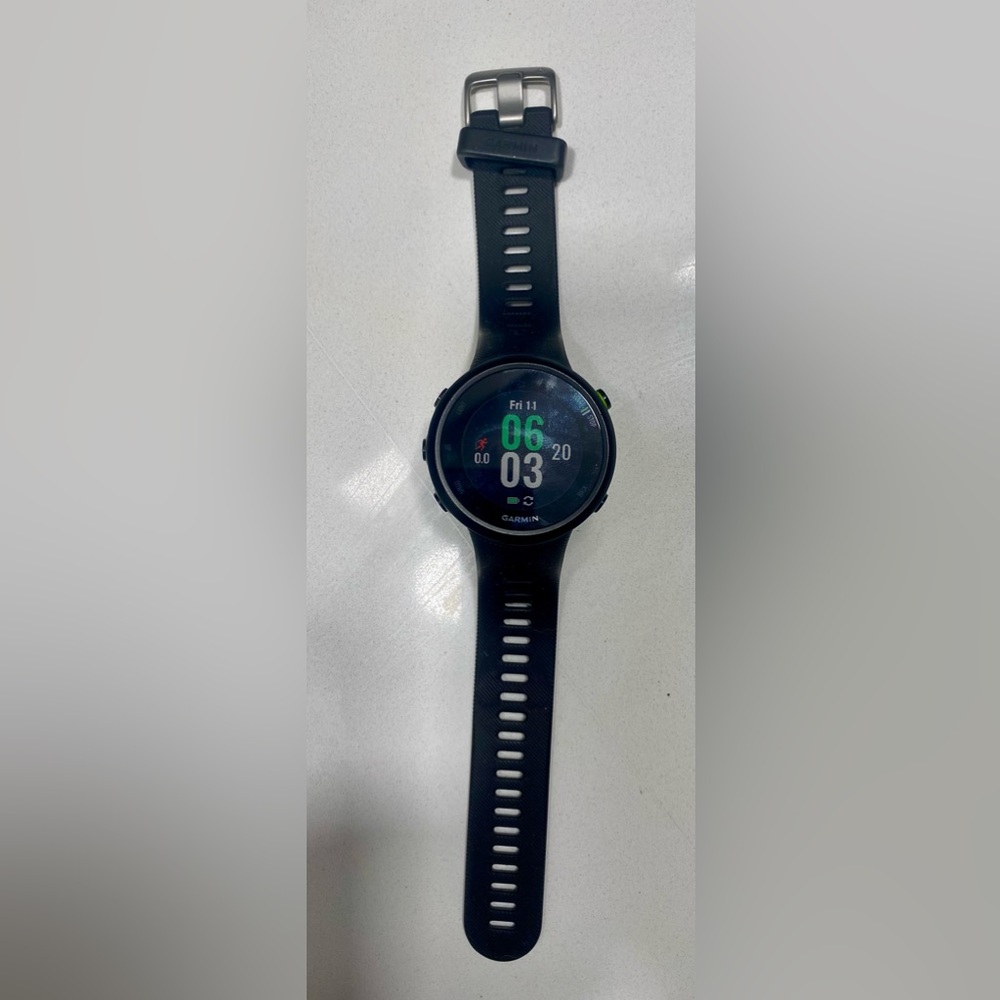 Garmin Forerunner45 watch with charger